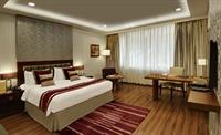 Hotel 32Nd Milestone Gurgaon Zewnętrze zdjęcie